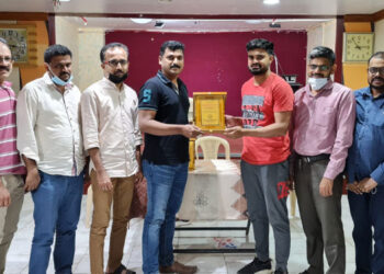 റിയാസ് കൊടകിന് യാത്രയയപ്പ് നൽകി