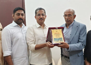 യാത്രയയപ്പ് നൽകി