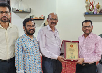 ഉപഹാരം നൽകി